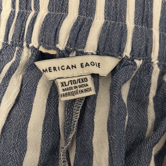 AMERICAN EAGLE SHORTS- SLITS ON SIDES- LIGHTLY WORN - Picture 4 of 4